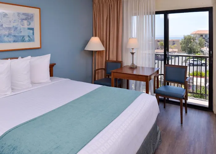 Edgewater Inn And Suites